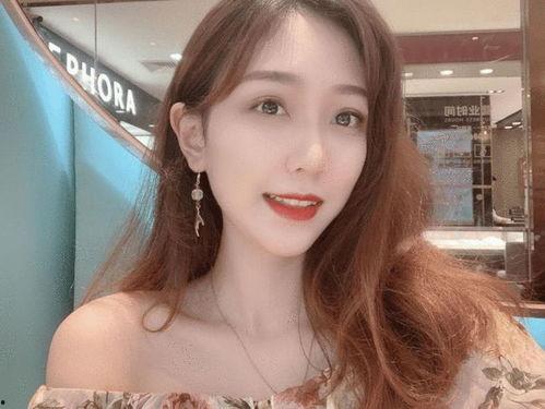 网红精神小妹吃瓜